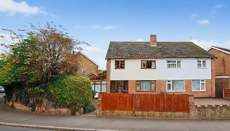 3 bedroom detached in River View, Putson