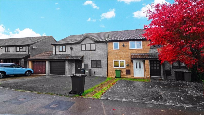 2 bedroom house in Eastholme Avenue, Belmont