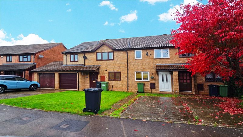 2 bedroom house in Eastholme Avenue, Belmont