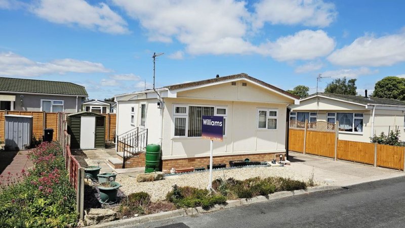 1 bedroom detached in Kings Acre Road