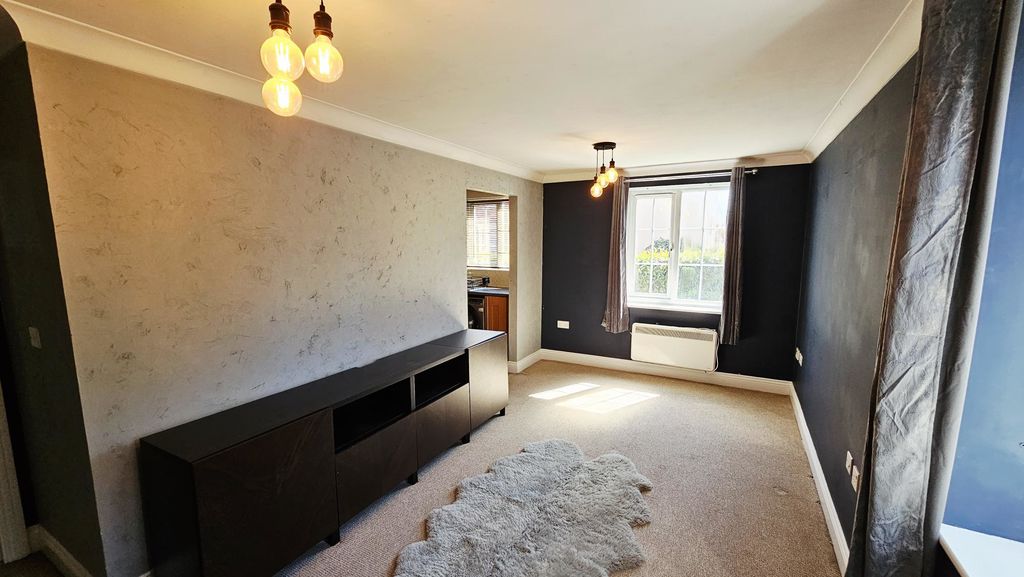 1 bedroom apartment in Oak Field Road, Saxon Gate