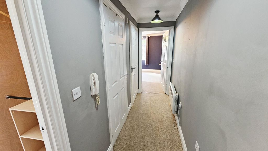 1 bedroom apartment in Oak Field Road, Saxon Gate