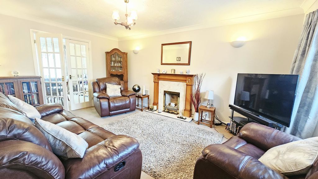 4 bedroom detached in St Clares Court, Lower Bullingham