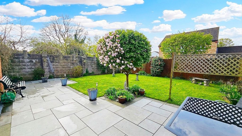 4 bedroom detached in St Clares Court, Lower Bullingham