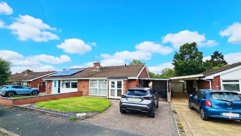 2 bedroom bungalow in Portfield Street
