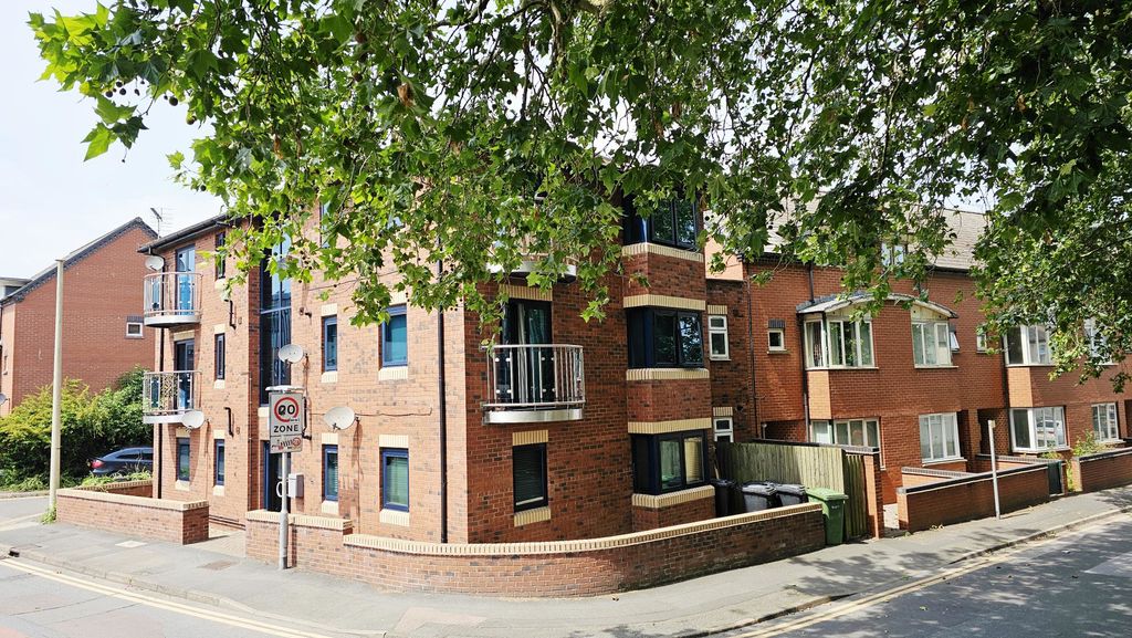 1 bedroom apartment in Charles Court, Coningsby Street