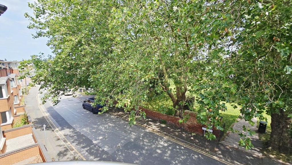 1 bedroom apartment in Charles Court, Coningsby Street