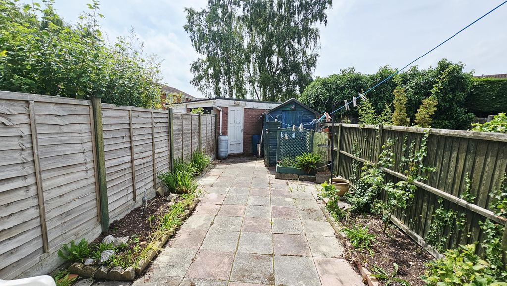 2 bedroom house in Sandown Drive, Bobblestock