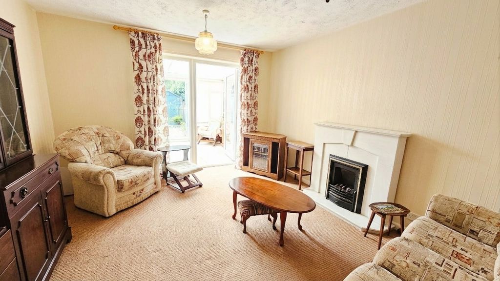 2 bedroom house in Sandown Drive, Bobblestock