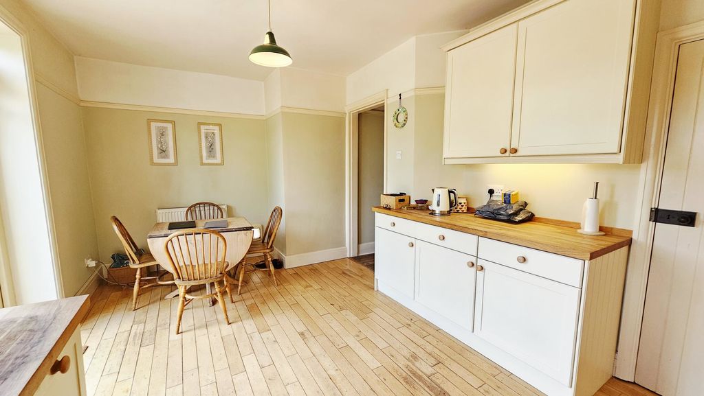 3 bedroom detached in Aylestone Hill