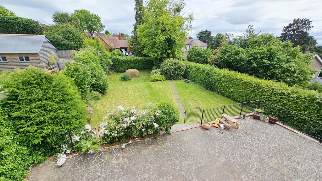 3 bedroom detached in Aylestone Hill