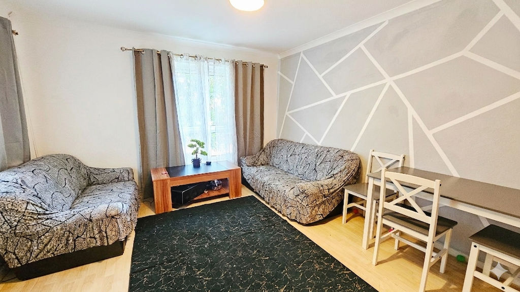2 bedroom house in Sherborne Close