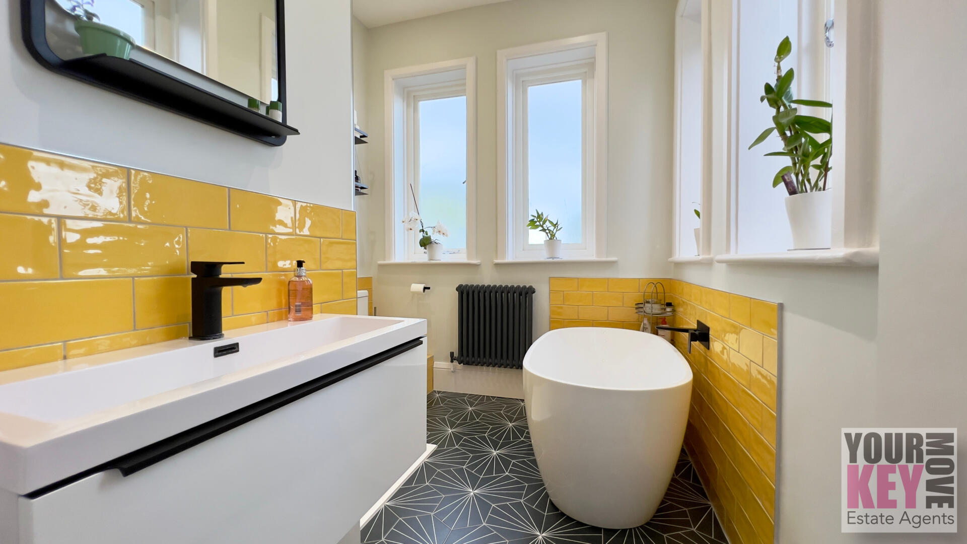 2 bedroom house in Earls Avenue, Folkestone, Kent CT20 2HA