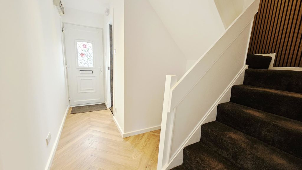 3 bedroom house in Mayne Avenue