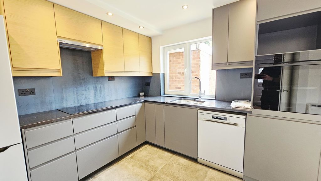 3 bedroom house in Mayne Avenue