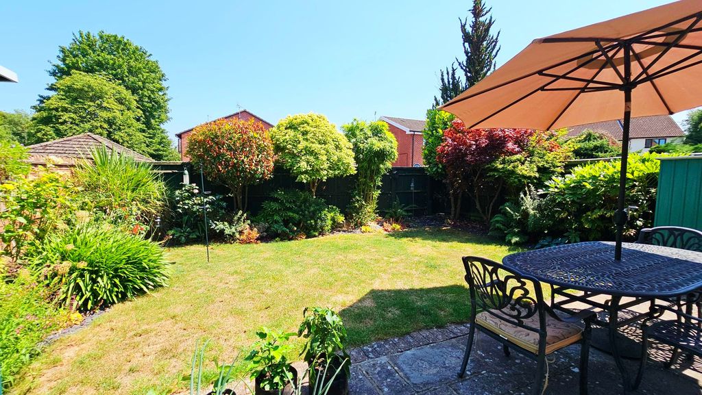 3 bedroom detached in Grantham Close, Belmont