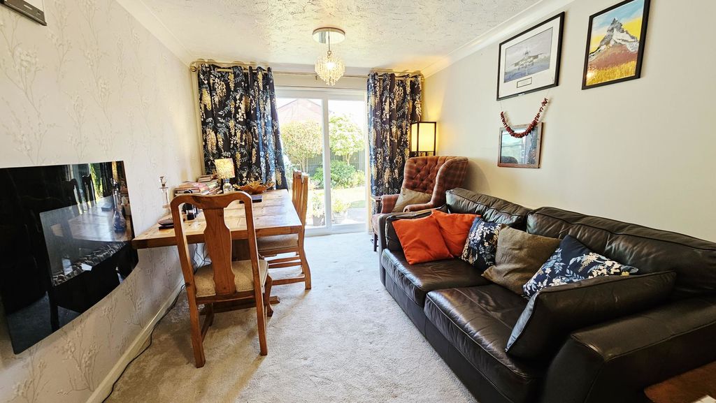3 bedroom detached in Grantham Close, Belmont