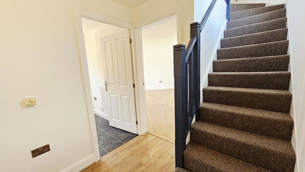 3 bedroom house in Thoresby Drive