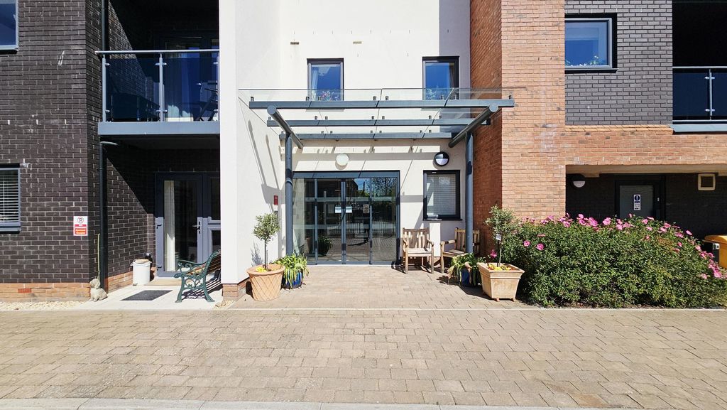 2 bedroom apartment in Friars Street