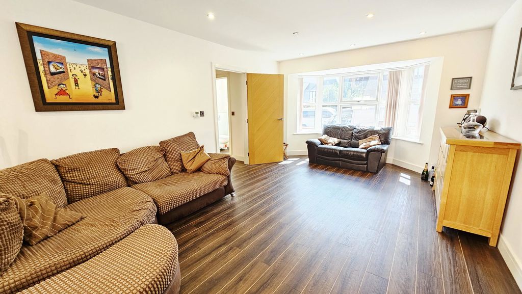 4 bedroom detached in Breinton Road