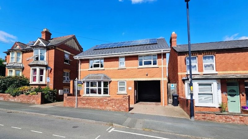 4 bedroom detached in Breinton Road