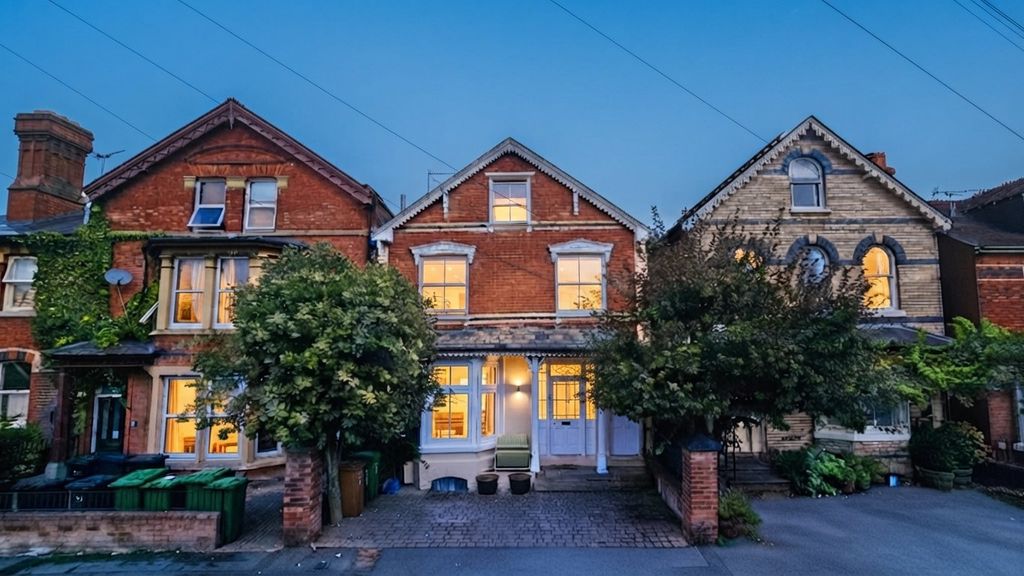 5 bedroom house in Nelson Street, St James