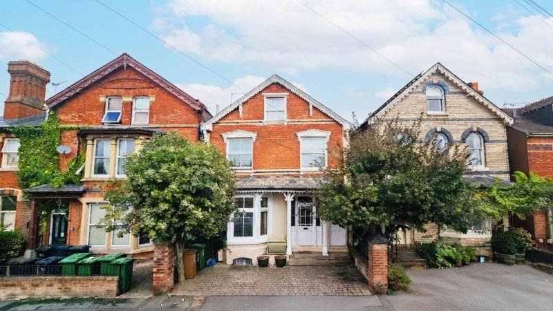 5 bedroom house in Nelson Street, St James