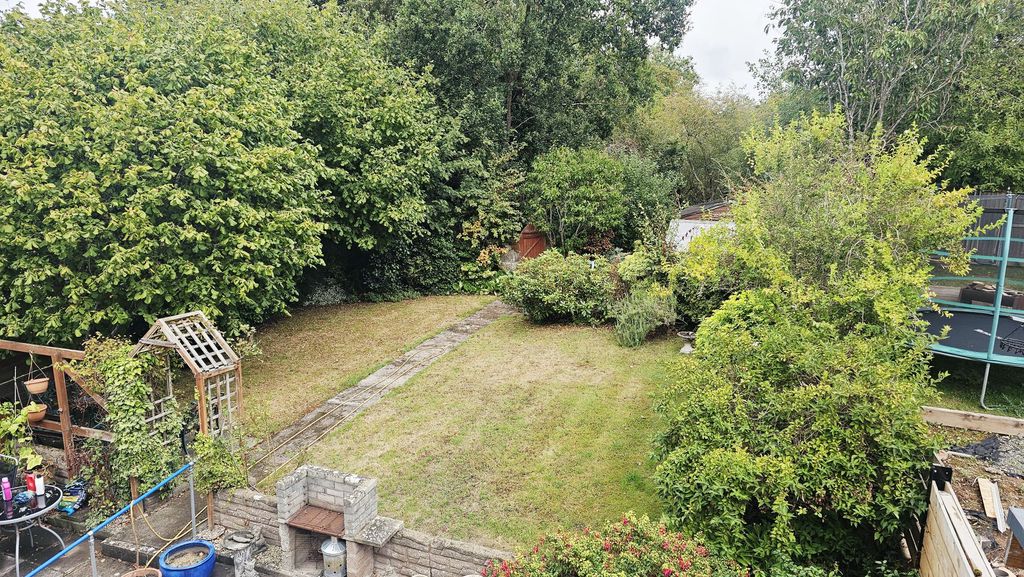 3 bedroom house in Quarry Road, Tupsley