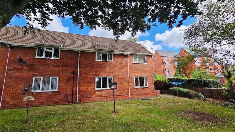 2 bedroom apartment in Bodenham Road