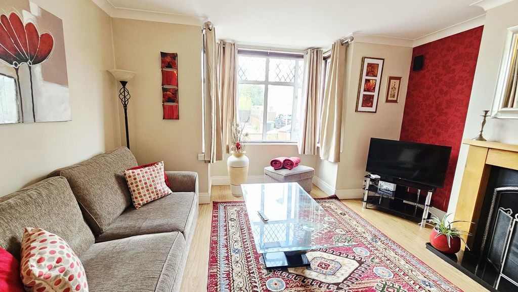 3 bedroom house in Greyfriars Avenue