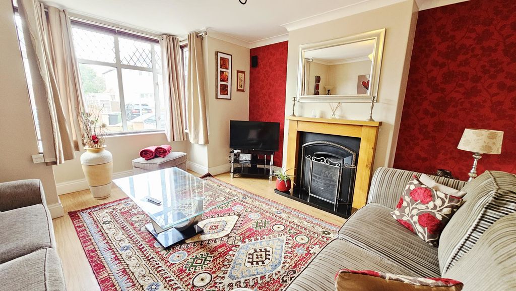 3 bedroom house in Greyfriars Avenue