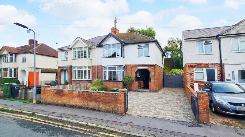 3 bedroom house in Greyfriars Avenue