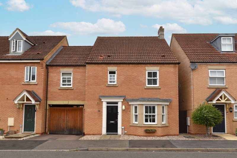 4 bedroom house in Devon Drive, Biggleswade