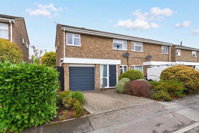 3 bedroom house in Ravenscourt, Needingworth