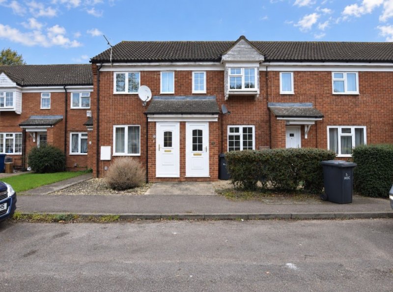 2 bedroom mid terraced house in Ashton Gardens, Huntingdon