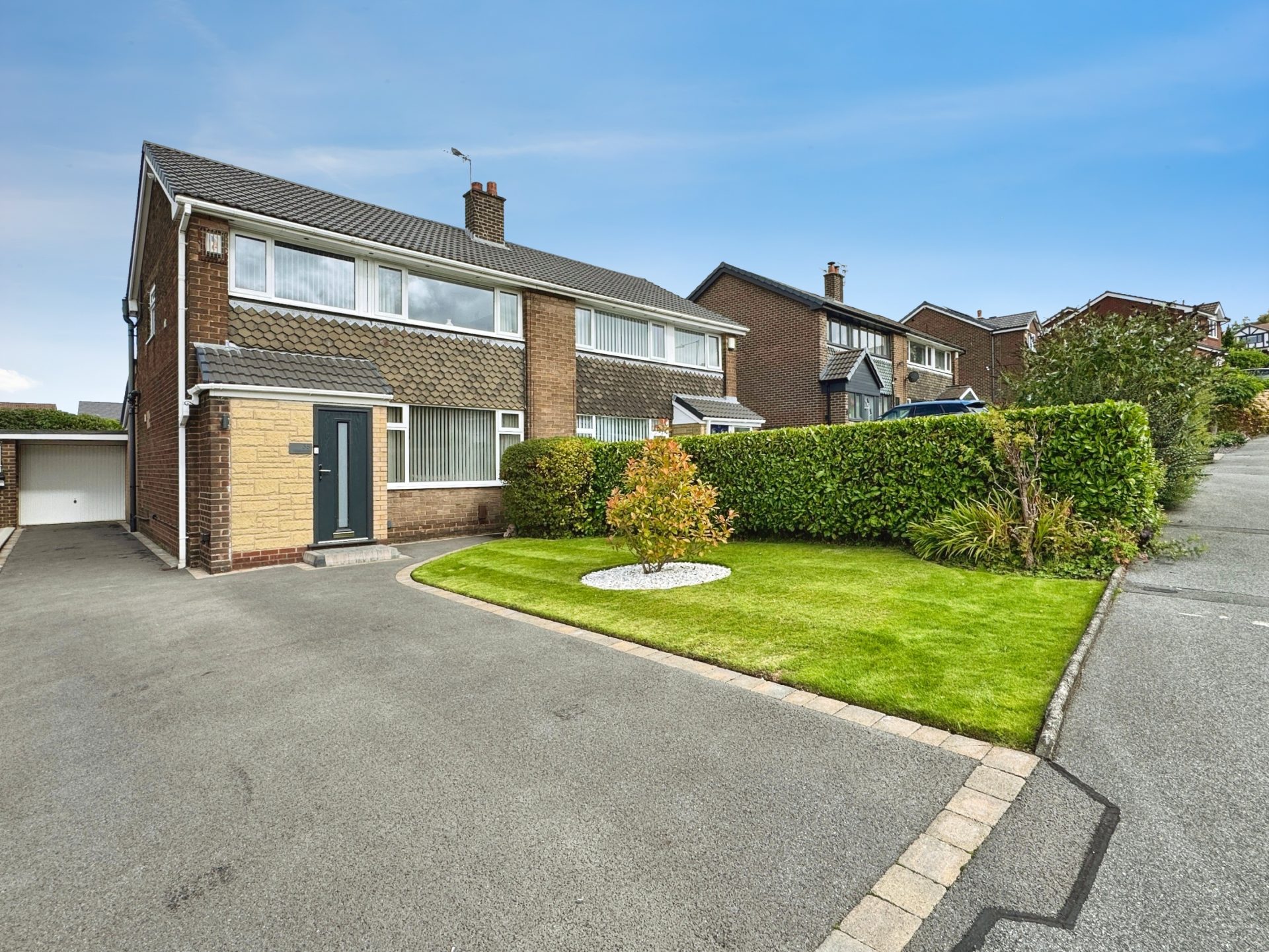 Christchurch Lane, Harwood