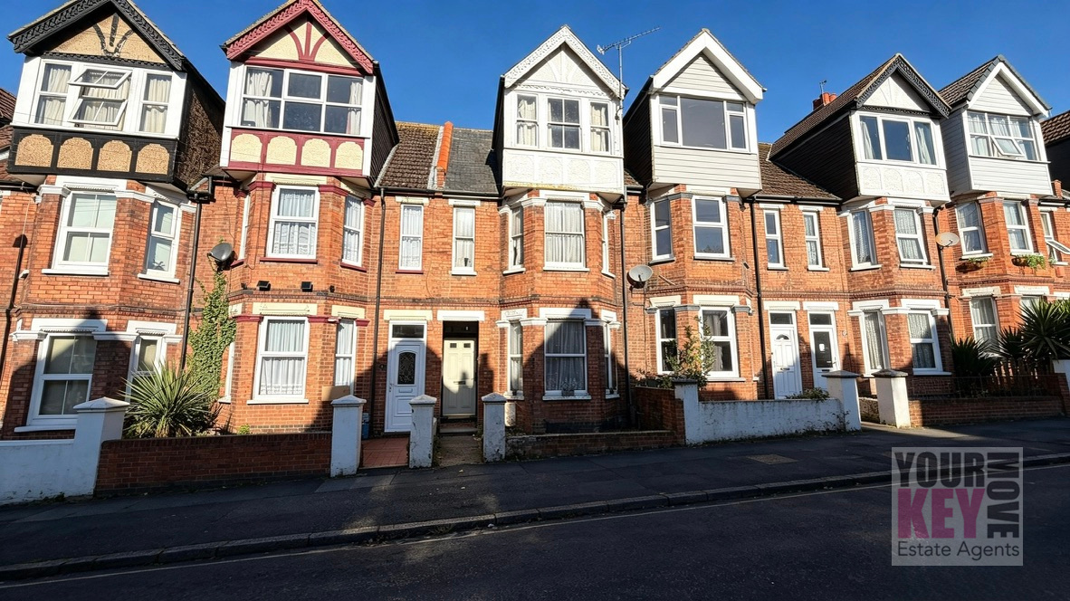 4 bedroom house in Linden Crescent, Folkestone, Kent CT19 5SD