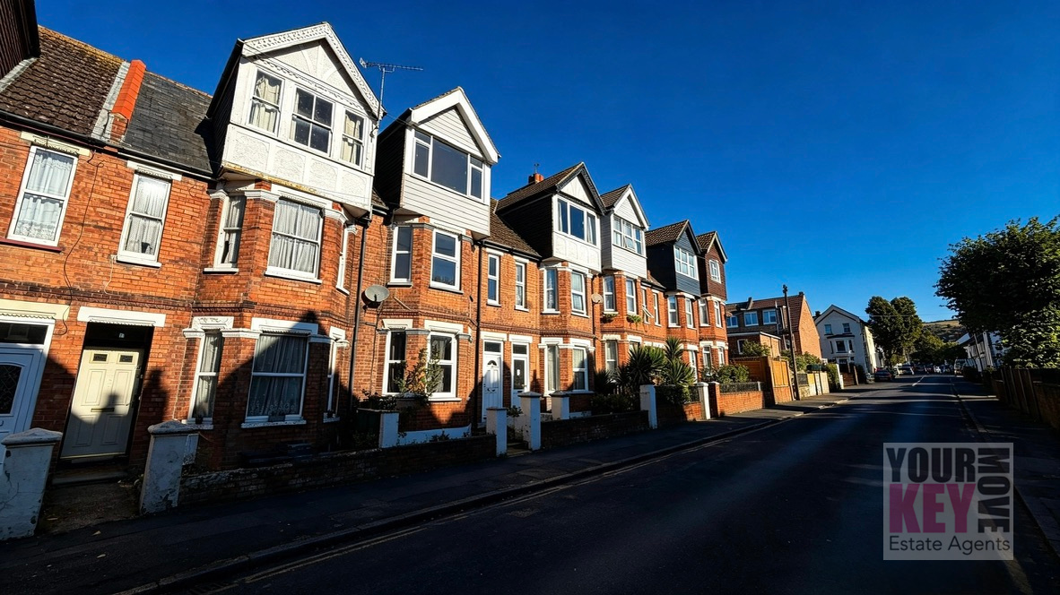 4 bedroom house in Linden Crescent, Folkestone, Kent CT19 5SD