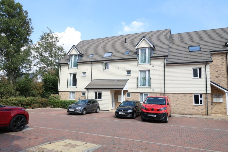 2 bedroom House - Cameo Court, Aylesbury, HP18