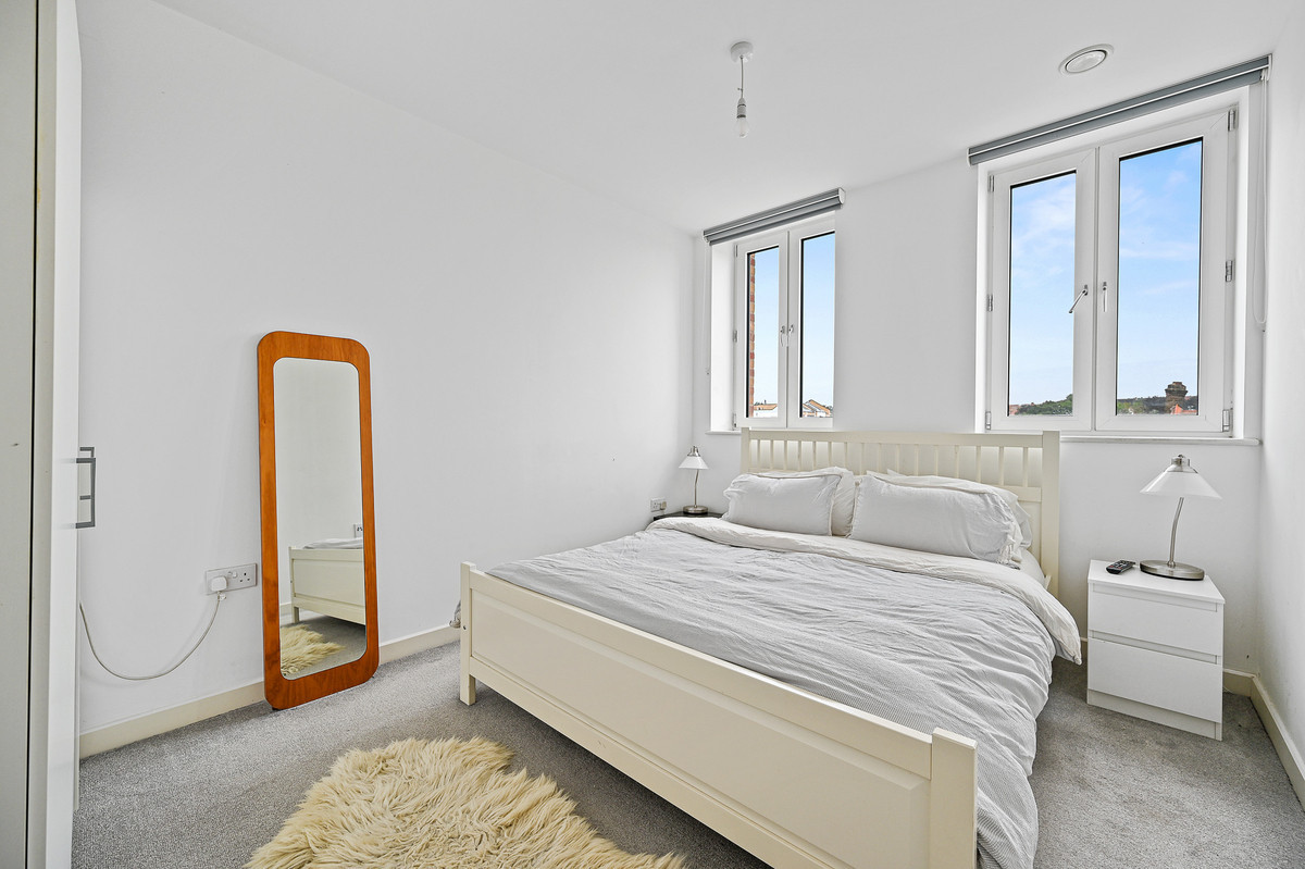2 bedroom House - Damsel Walk, London, NW9