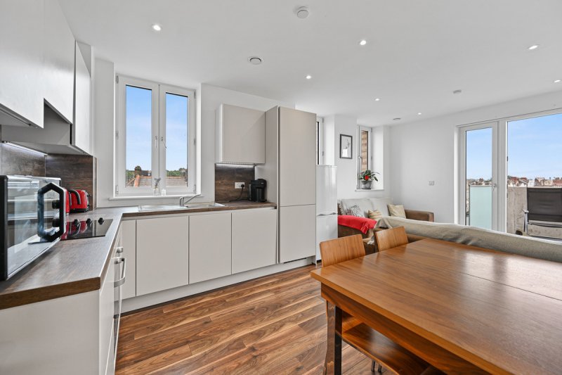 2 bedroom House - Damsel Walk, London, NW9