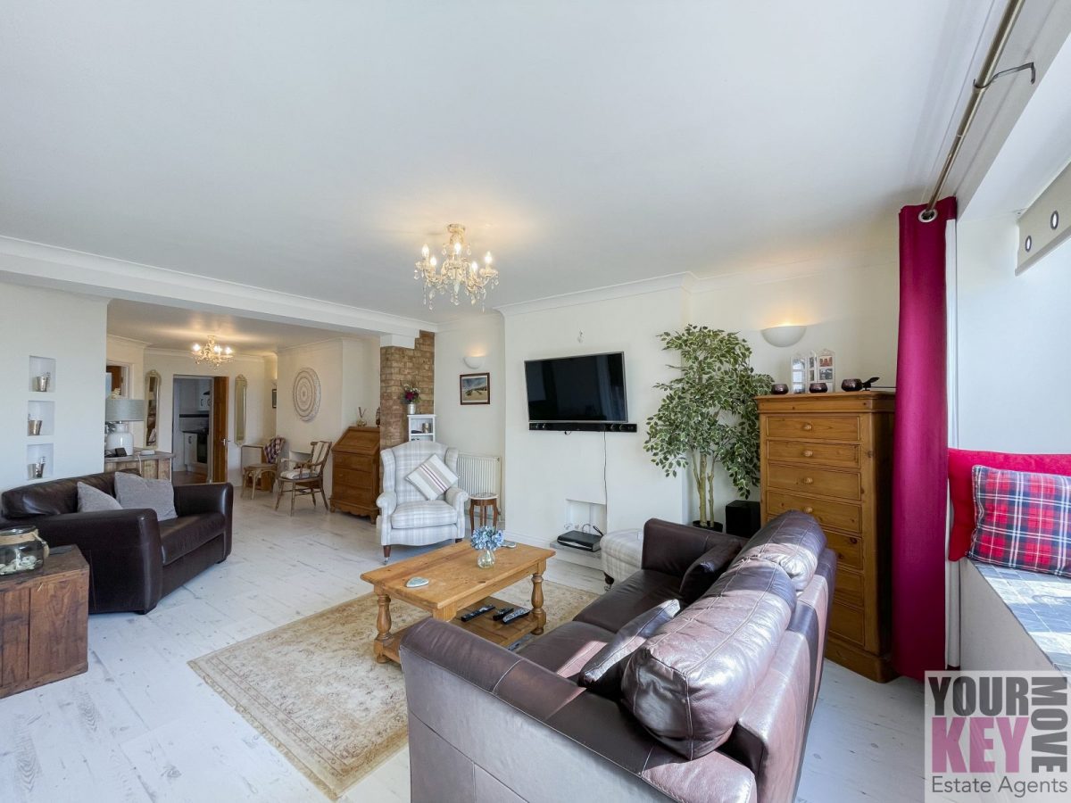 2 bedroom house in Wellington Terrace, Sandgate, Folkestone, CT20