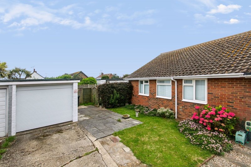 8 Oakley Gardens, East Preston, Littlehampton