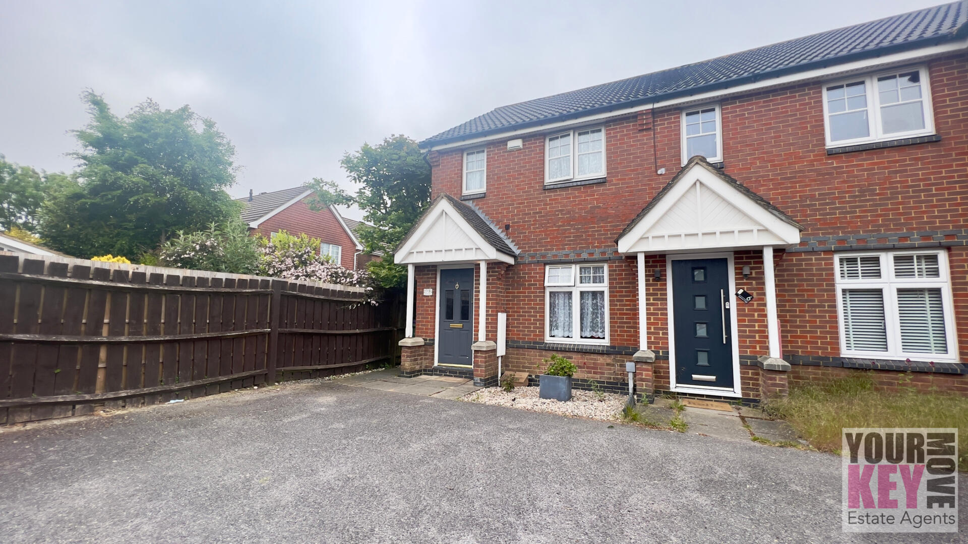 2 bedroom house in Spence Close, Hawkinge, Folkestone, Kent CT18 7NZ