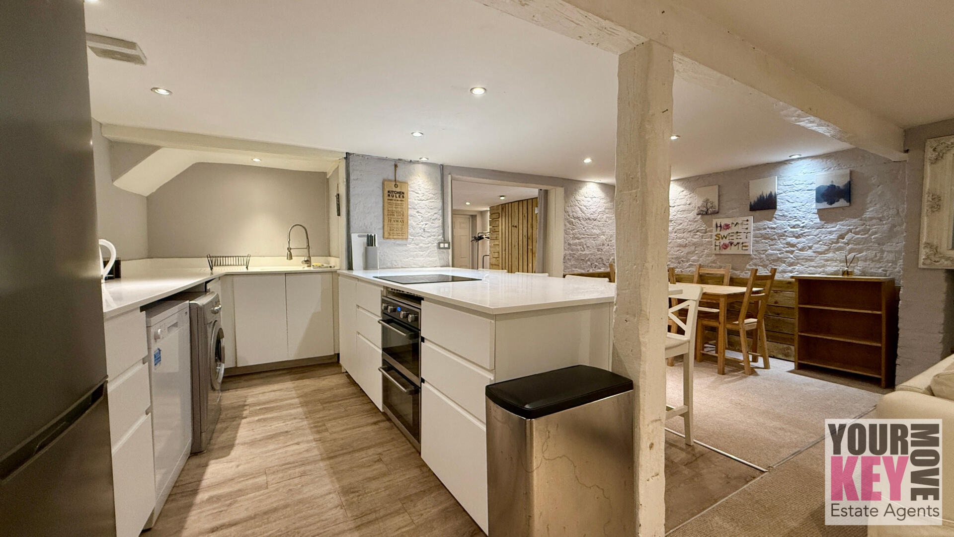 2 bedroom house in Sandgate High Street, Sandgate, Folkestone, Kent, CT20 Basement Flat