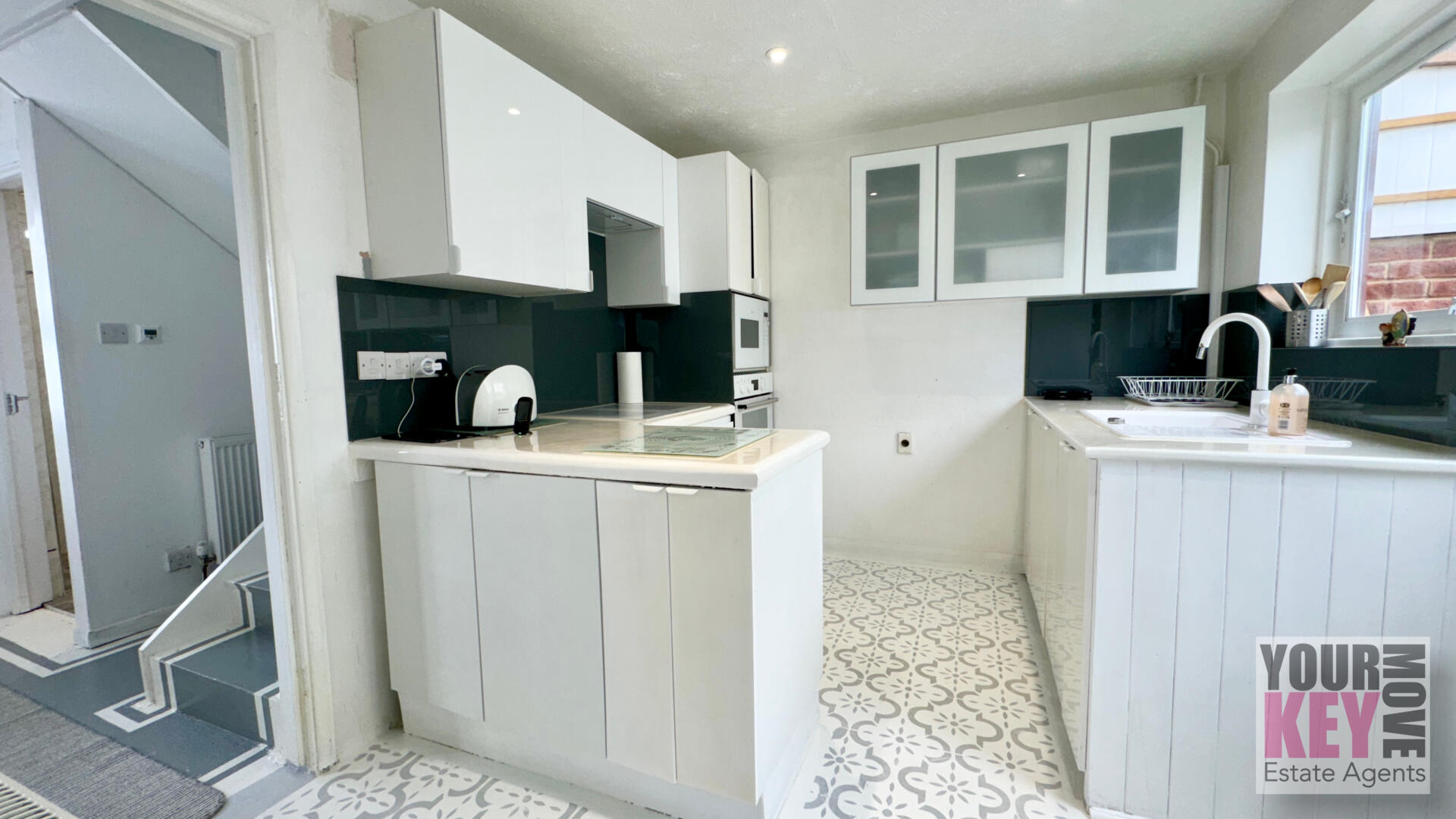 3 bedroom house in Holywell Avenue, Folkestone, Kent CT19 6JZ
