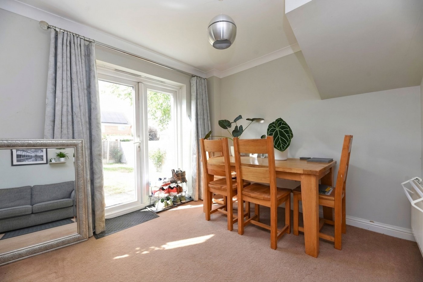 2 bedroom house in The Glades, Huntingdon