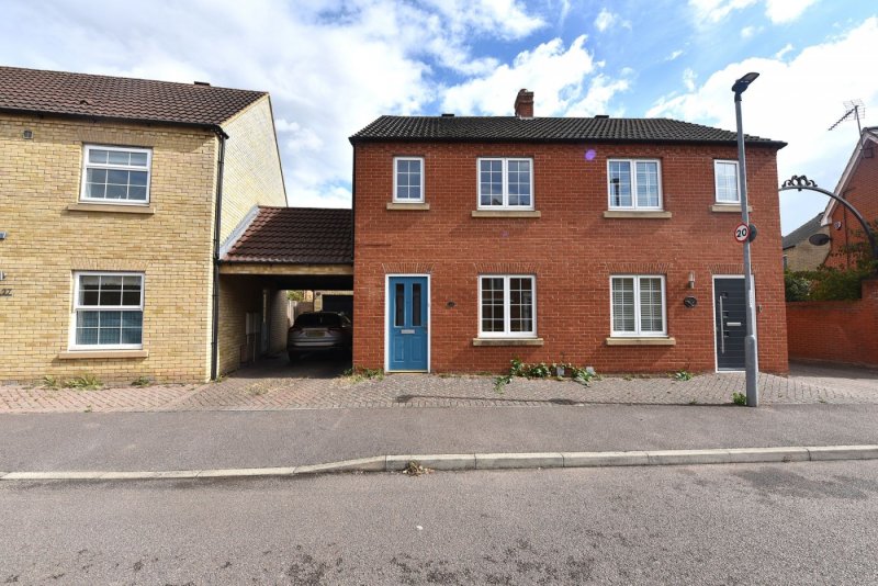 2 bedroom house in Flawn Way, Eynesbury