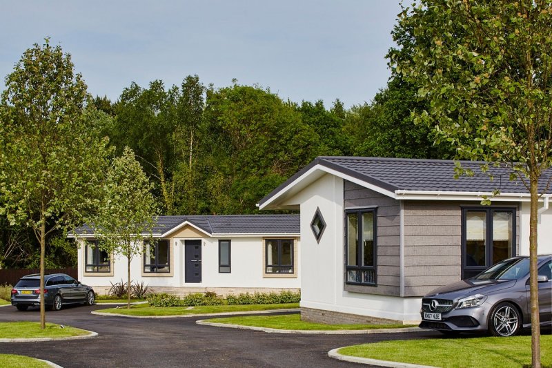 2 bedroom bungalow in Bromholme Lane, Brampton
