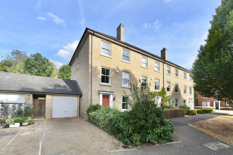 5 bedroom house in South Park Drive, Papworth Everard